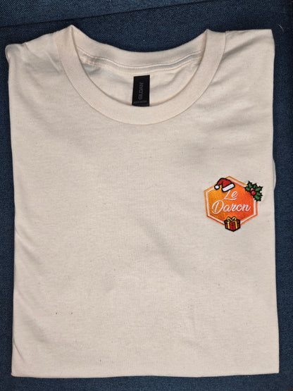 T-shirt du Daron édition Noël présenté à plat, broderie festive visible, couleur natural.